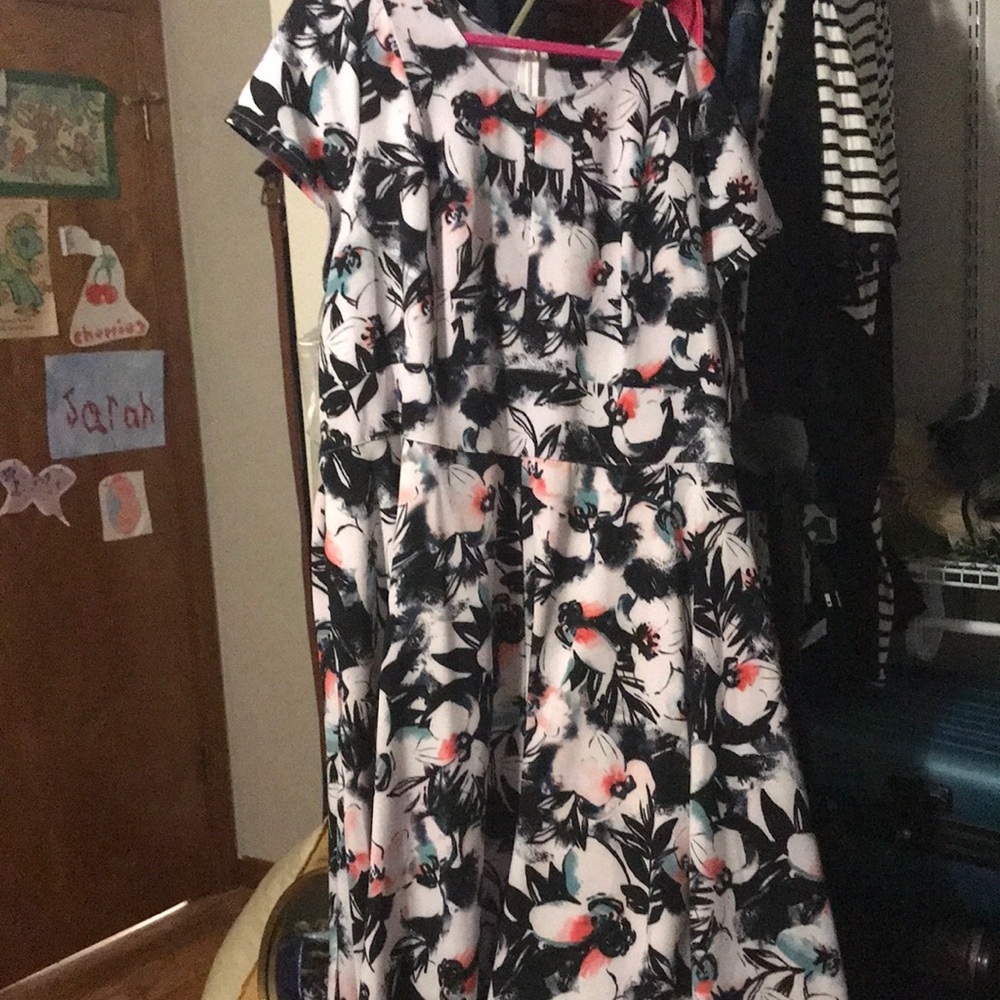Floral dress with tie